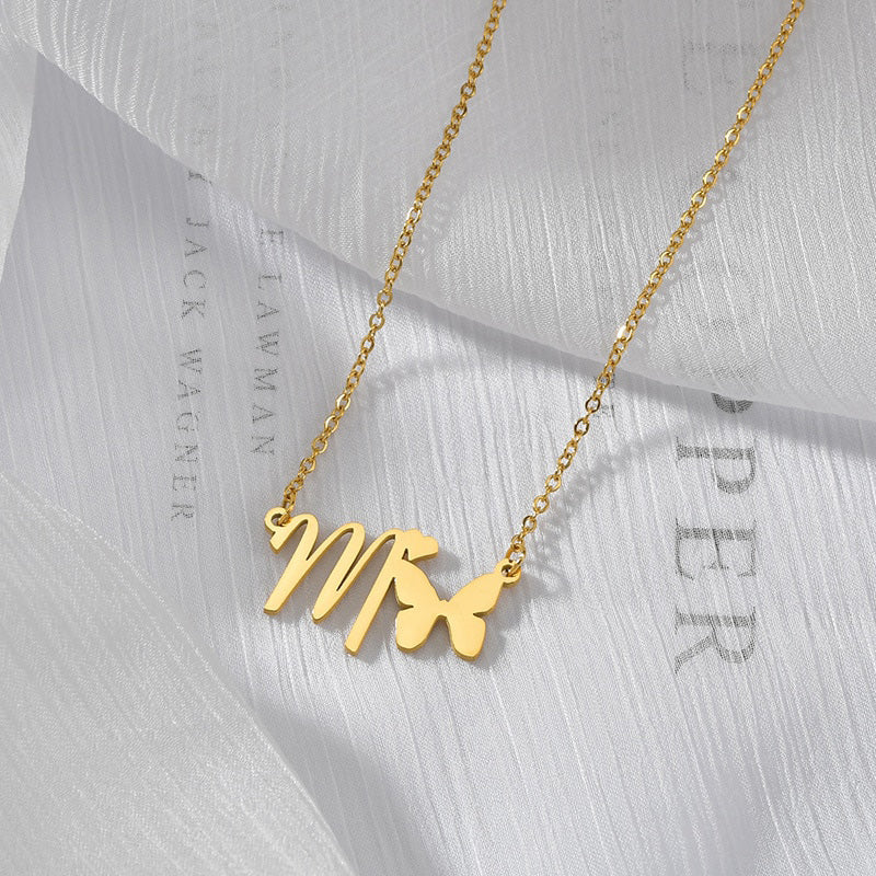 collier prenom papillon